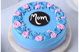 Elegant Floral Cream Cake For Mom