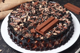 silky smooth kitkat cake